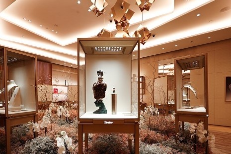 HIGH JEWELRY DAZZLES AMDIST A MAGICAL 
